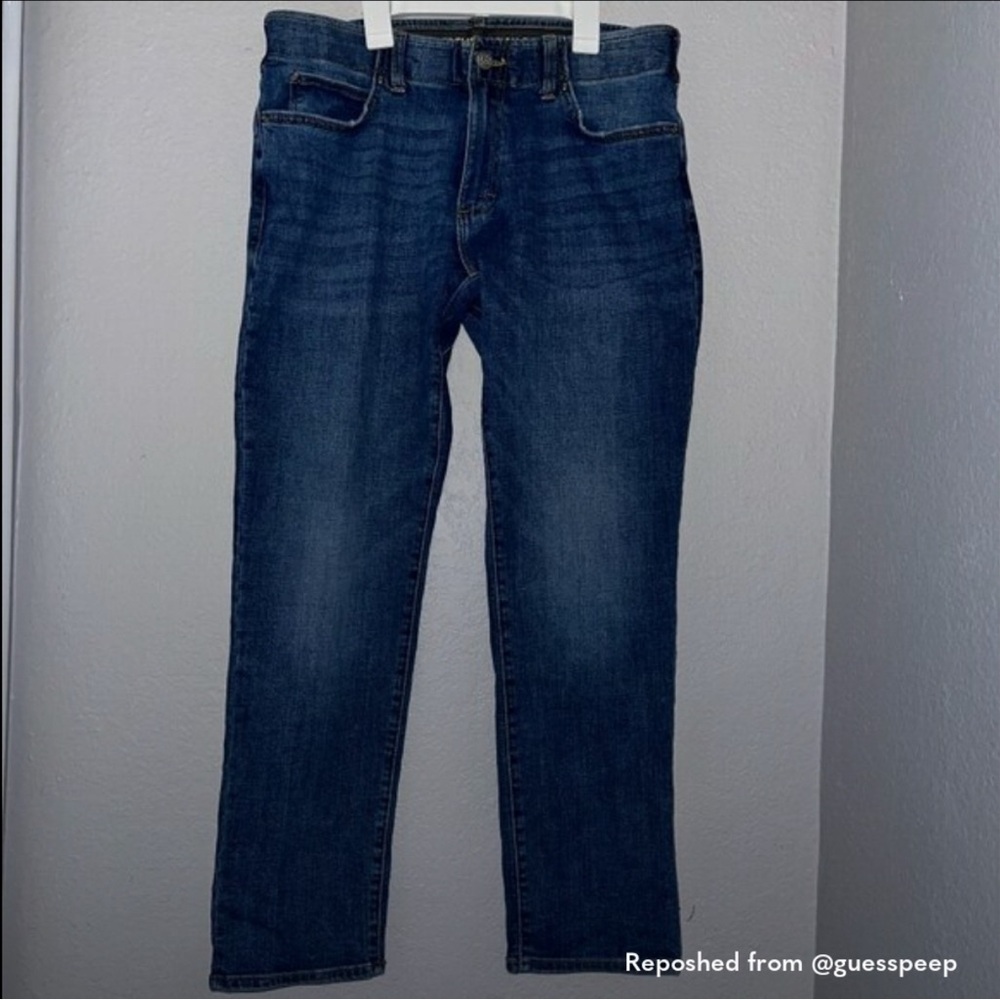 Lee Men Extreme Motion MVP Straight Fit Tapered Leg Jeans